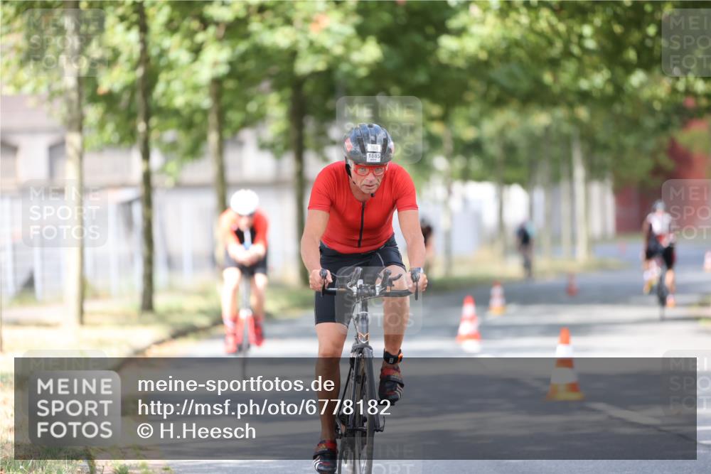 11.08.2024 - GEWOBA Citytriathlon Bremen H.Heesch http://msf.ph/oto/6778182 11.08.2024 11:46:30 Radfahren 703, 757, 768, 773, 839, 843, 942, 1040 meine-sportfotos.de