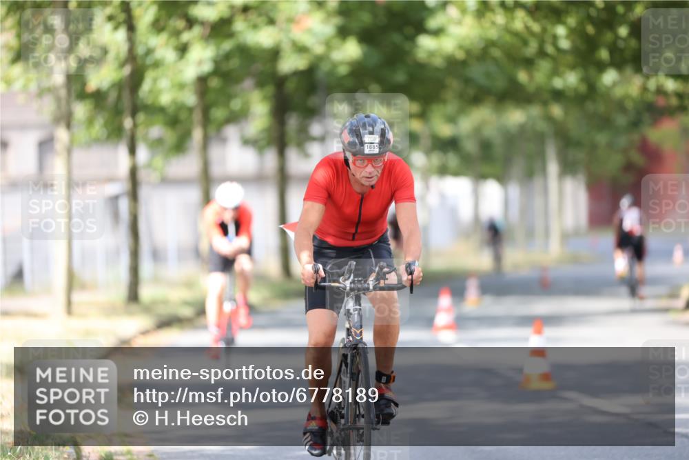 11.08.2024 - GEWOBA Citytriathlon Bremen H.Heesch http://msf.ph/oto/6778189 11.08.2024 11:46:31 Radfahren 703, 757, 768, 773, 798, 839, 843, 942, 1040 meine-sportfotos.de
