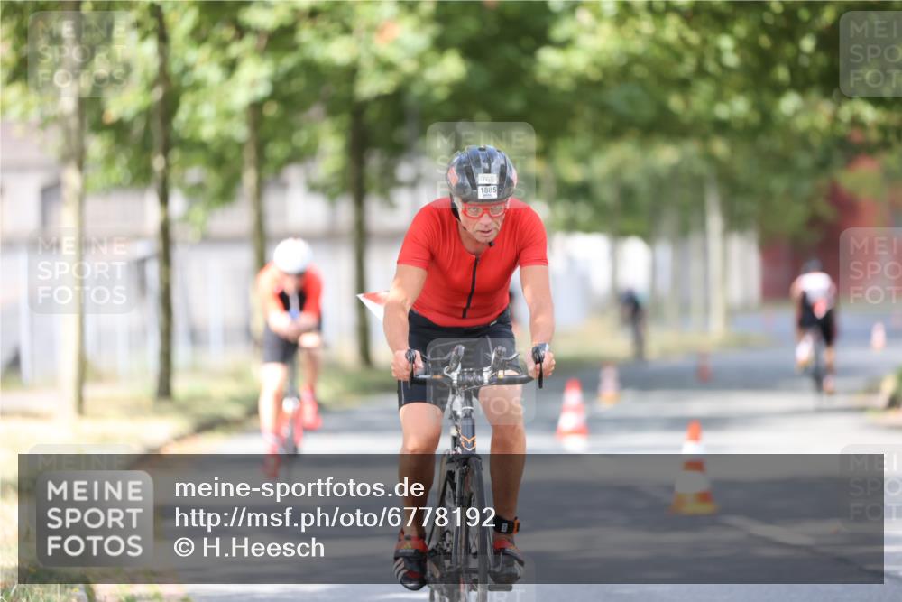 11.08.2024 - GEWOBA Citytriathlon Bremen H.Heesch http://msf.ph/oto/6778192 11.08.2024 11:46:31 Radfahren 703, 757, 768, 773, 798, 839, 843, 942, 1040 meine-sportfotos.de