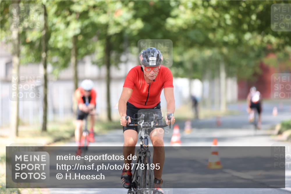 11.08.2024 - GEWOBA Citytriathlon Bremen H.Heesch http://msf.ph/oto/6778195 11.08.2024 11:46:31 Radfahren 703, 757, 768, 773, 798, 839, 843, 942, 1040 meine-sportfotos.de