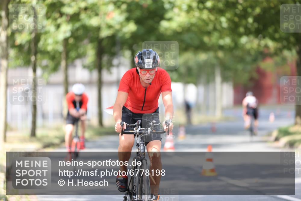 11.08.2024 - GEWOBA Citytriathlon Bremen H.Heesch http://msf.ph/oto/6778198 11.08.2024 11:46:31 Radfahren 703, 757, 768, 773, 798, 839, 843, 942, 1040 meine-sportfotos.de