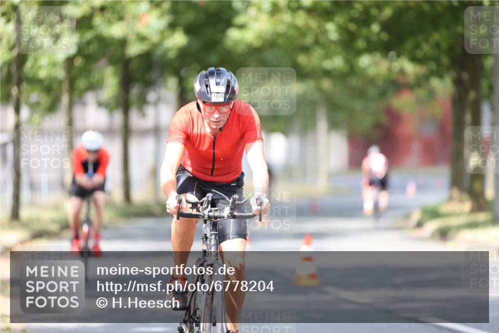 11.08.2024 - GEWOBA Citytriathlon Bremen H.Heesch http://msf.ph/oto/6778204 11.08.2024 11:46:31 Radfahren 703, 757, 768, 773, 798, 839, 843, 942, 1040 meine-sportfotos.de