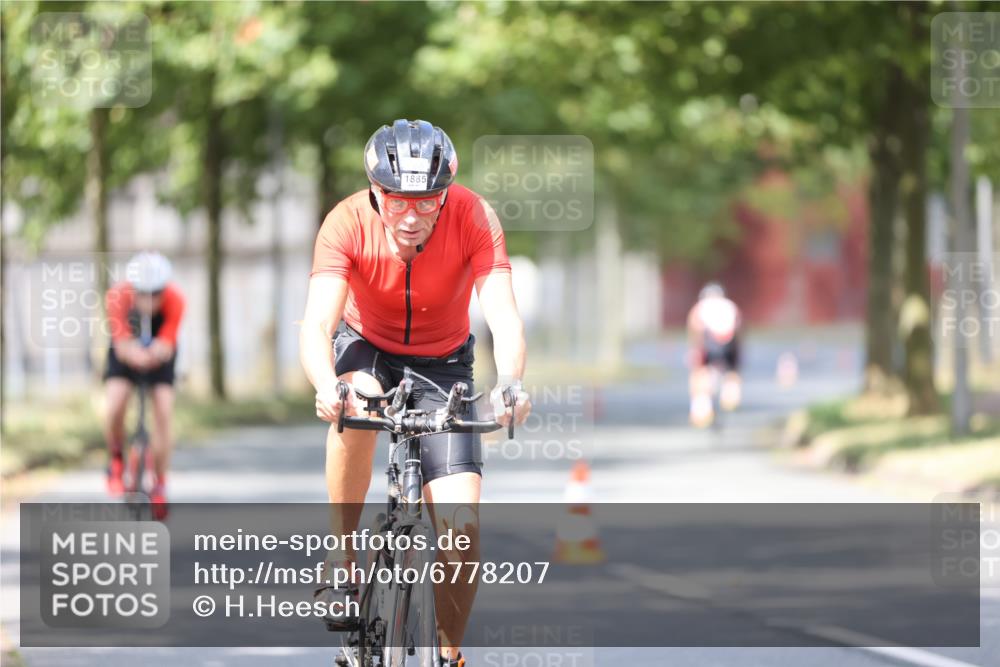 11.08.2024 - GEWOBA Citytriathlon Bremen H.Heesch http://msf.ph/oto/6778207 11.08.2024 11:46:31 Radfahren 703, 757, 768, 773, 798, 839, 843, 942, 1040 meine-sportfotos.de