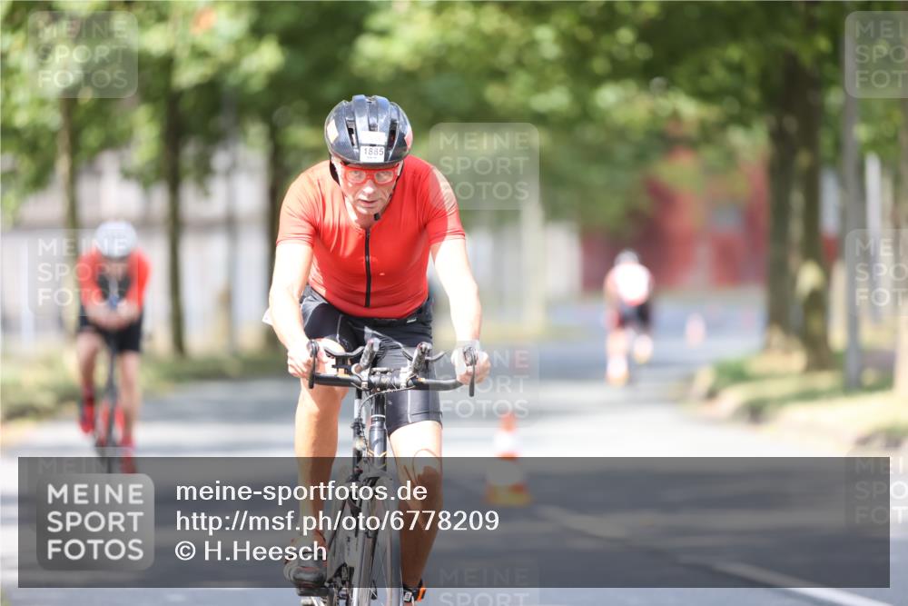 11.08.2024 - GEWOBA Citytriathlon Bremen H.Heesch http://msf.ph/oto/6778209 11.08.2024 11:46:31 Radfahren 703, 757, 768, 773, 798, 839, 843, 942, 1040 meine-sportfotos.de