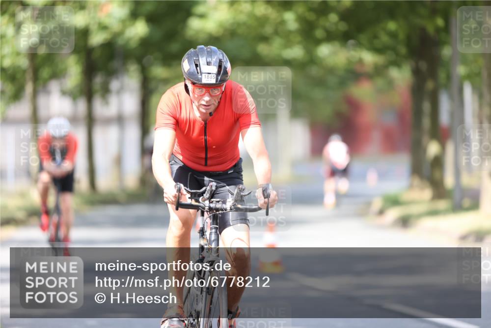 11.08.2024 - GEWOBA Citytriathlon Bremen H.Heesch http://msf.ph/oto/6778212 11.08.2024 11:46:31 Radfahren 703, 757, 768, 773, 798, 839, 843, 942, 1040 meine-sportfotos.de