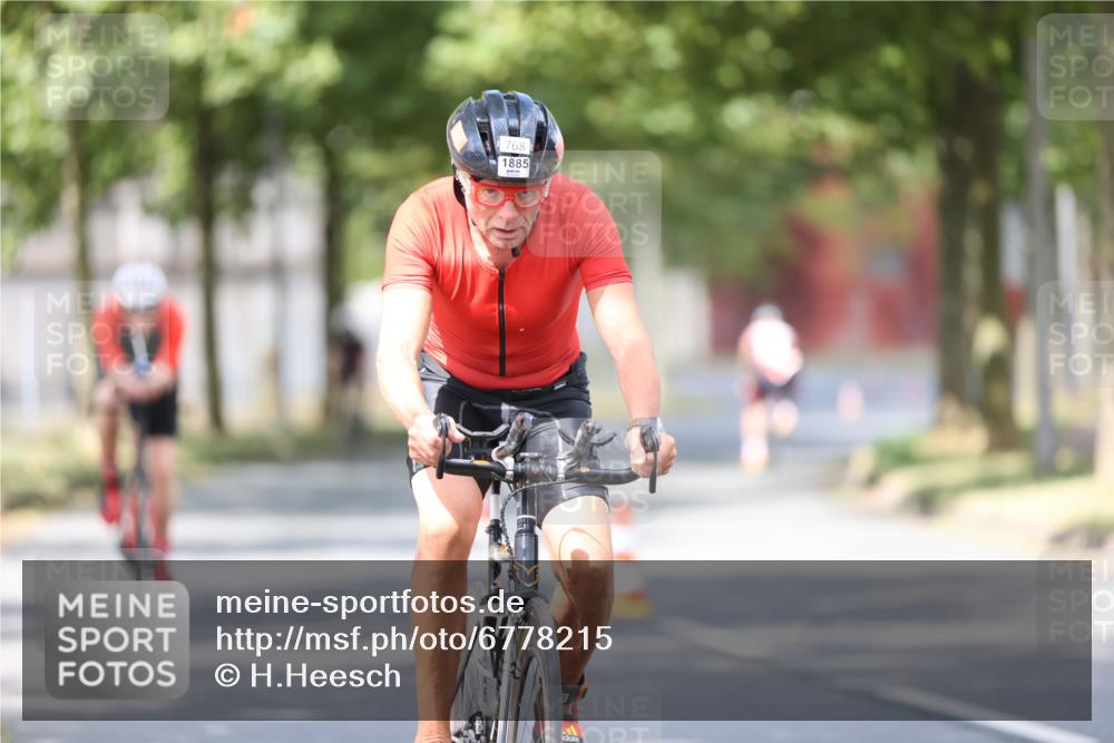 11.08.2024 - GEWOBA Citytriathlon Bremen H.Heesch http://msf.ph/oto/6778215 11.08.2024 11:46:31 Radfahren 703, 757, 768, 773, 798, 839, 843, 942, 1040 meine-sportfotos.de