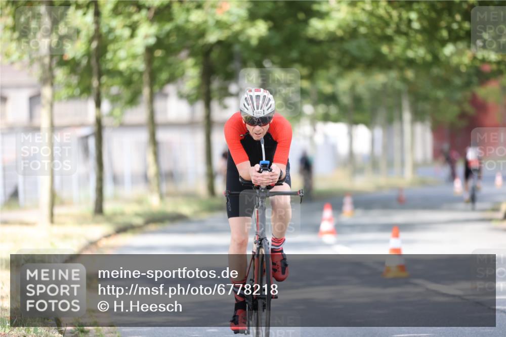 11.08.2024 - GEWOBA Citytriathlon Bremen H.Heesch http://msf.ph/oto/6778218 11.08.2024 11:46:32 Radfahren 703, 757, 768, 773, 798, 839, 843, 942, 1040 meine-sportfotos.de