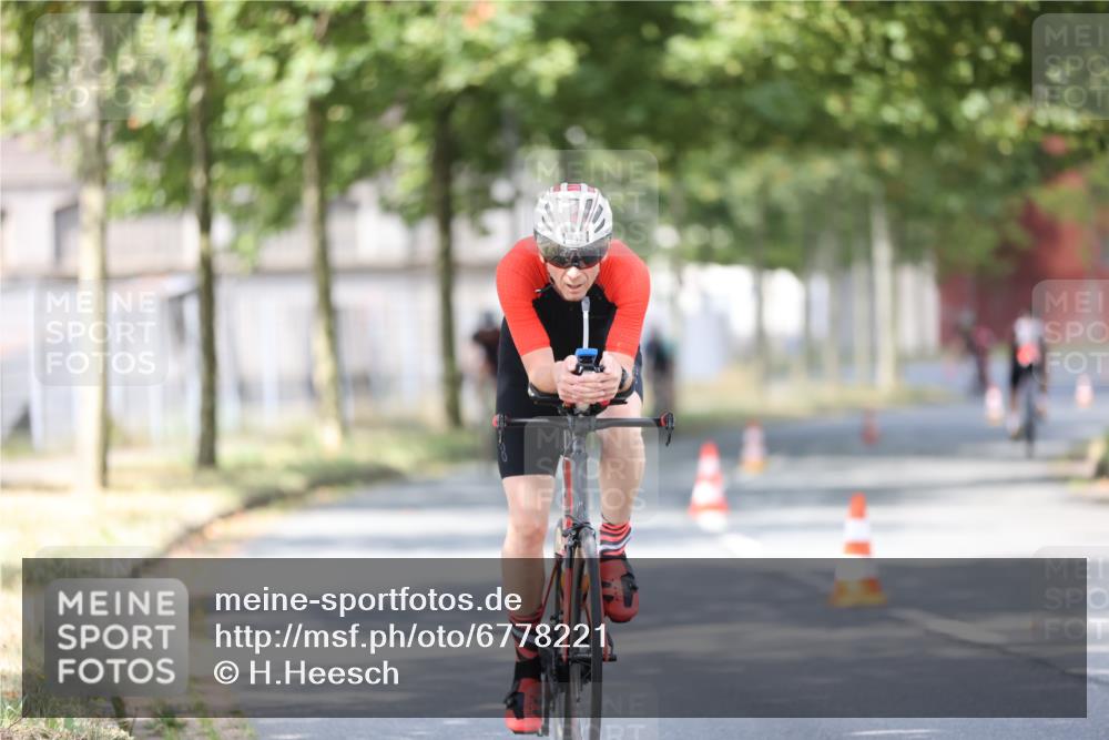 11.08.2024 - GEWOBA Citytriathlon Bremen H.Heesch http://msf.ph/oto/6778221 11.08.2024 11:46:32 Radfahren 703, 757, 768, 773, 798, 839, 843, 942, 1040 meine-sportfotos.de