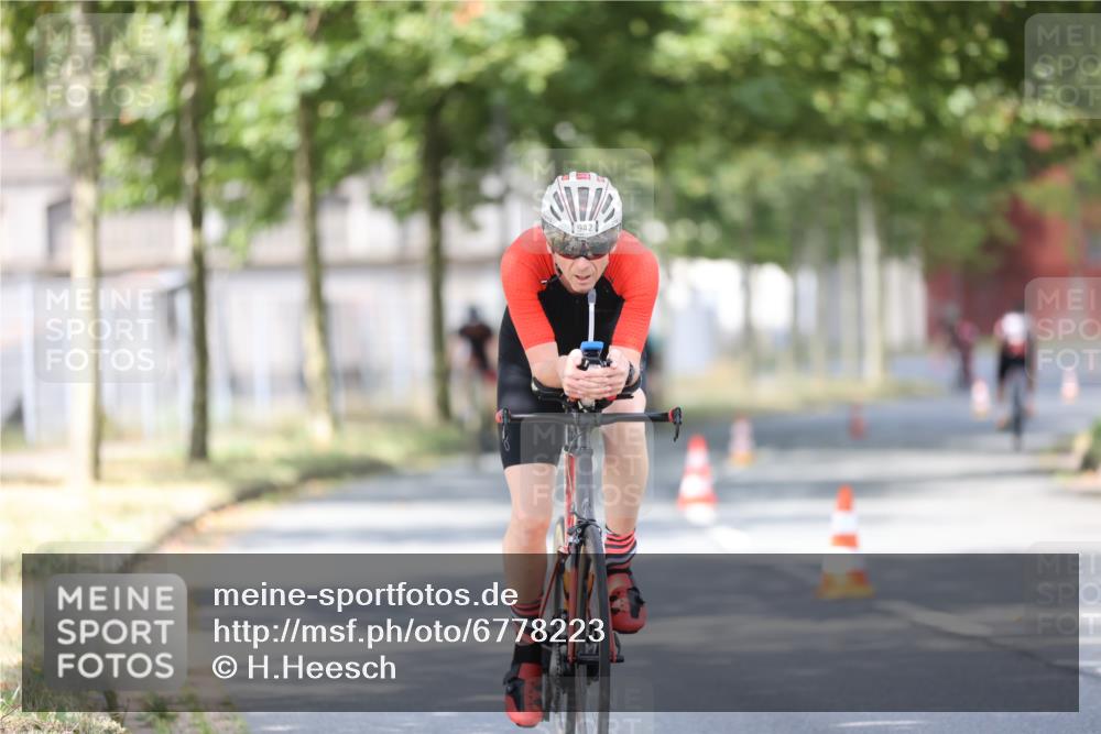 11.08.2024 - GEWOBA Citytriathlon Bremen H.Heesch http://msf.ph/oto/6778223 11.08.2024 11:46:32 Radfahren 703, 757, 768, 773, 798, 839, 843, 942, 1040 meine-sportfotos.de