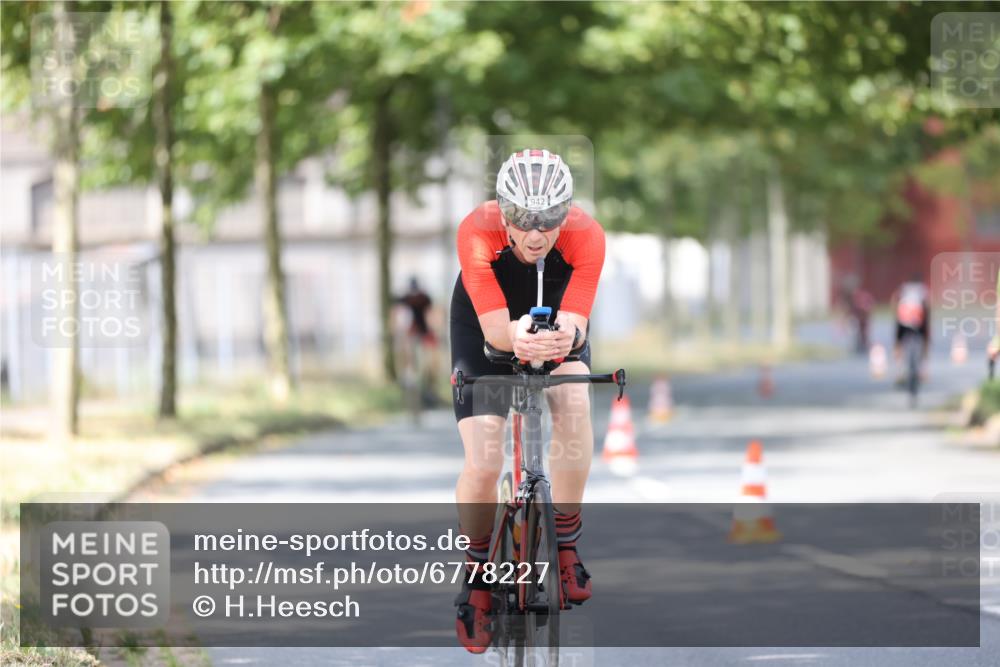 11.08.2024 - GEWOBA Citytriathlon Bremen H.Heesch http://msf.ph/oto/6778227 11.08.2024 11:46:32 Radfahren 703, 757, 768, 773, 798, 839, 843, 942, 1040 meine-sportfotos.de