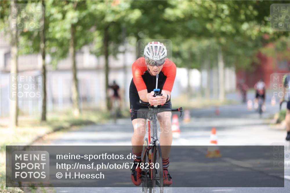 11.08.2024 - GEWOBA Citytriathlon Bremen H.Heesch http://msf.ph/oto/6778230 11.08.2024 11:46:32 Radfahren 703, 757, 768, 773, 798, 839, 843, 942, 1040 meine-sportfotos.de