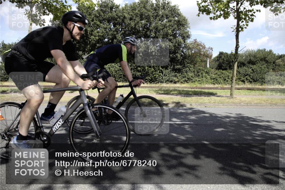 11.08.2024 - GEWOBA Citytriathlon Bremen H.Heesch http://msf.ph/oto/6778240 11.08.2024 13:07:56 Radfahren 225, 235, 244, 252, 255, 301, 306, 330, 333, 353 meine-sportfotos.de