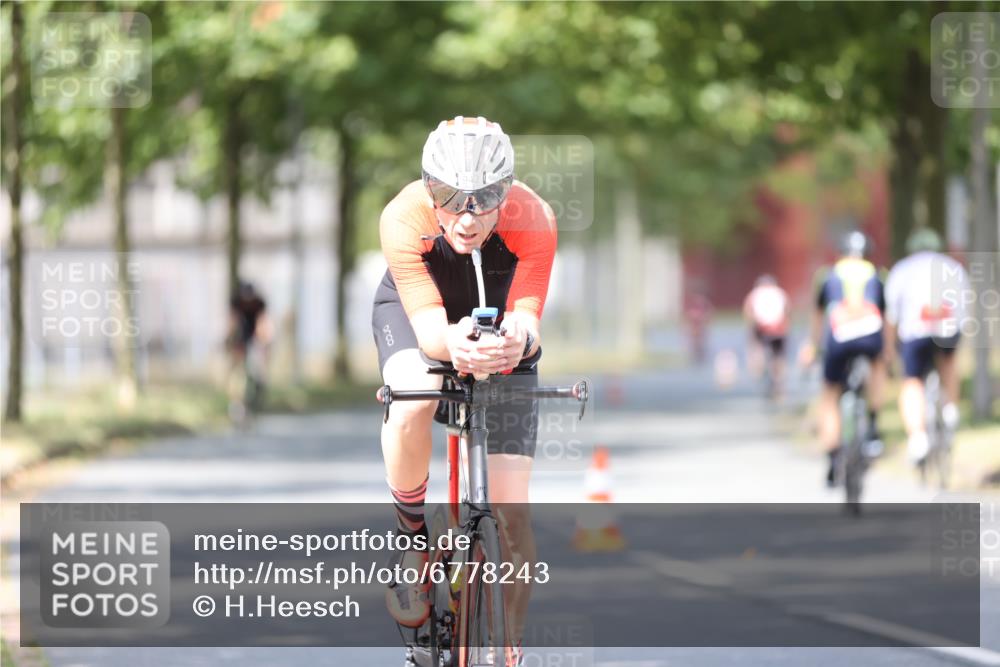 11.08.2024 - GEWOBA Citytriathlon Bremen H.Heesch http://msf.ph/oto/6778243 11.08.2024 11:46:32 Radfahren 703, 757, 768, 773, 798, 839, 843, 942, 1040 meine-sportfotos.de