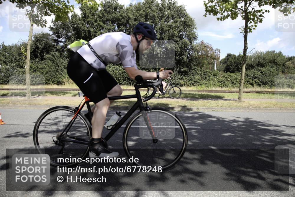 11.08.2024 - GEWOBA Citytriathlon Bremen H.Heesch http://msf.ph/oto/6778248 11.08.2024 13:08:08 Radfahren 252, 301, 327, 333 meine-sportfotos.de