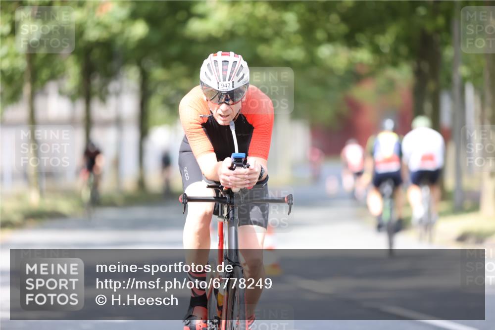 11.08.2024 - GEWOBA Citytriathlon Bremen H.Heesch http://msf.ph/oto/6778249 11.08.2024 11:46:33 Radfahren 703, 757, 768, 773, 798, 839, 843, 942, 1040 meine-sportfotos.de