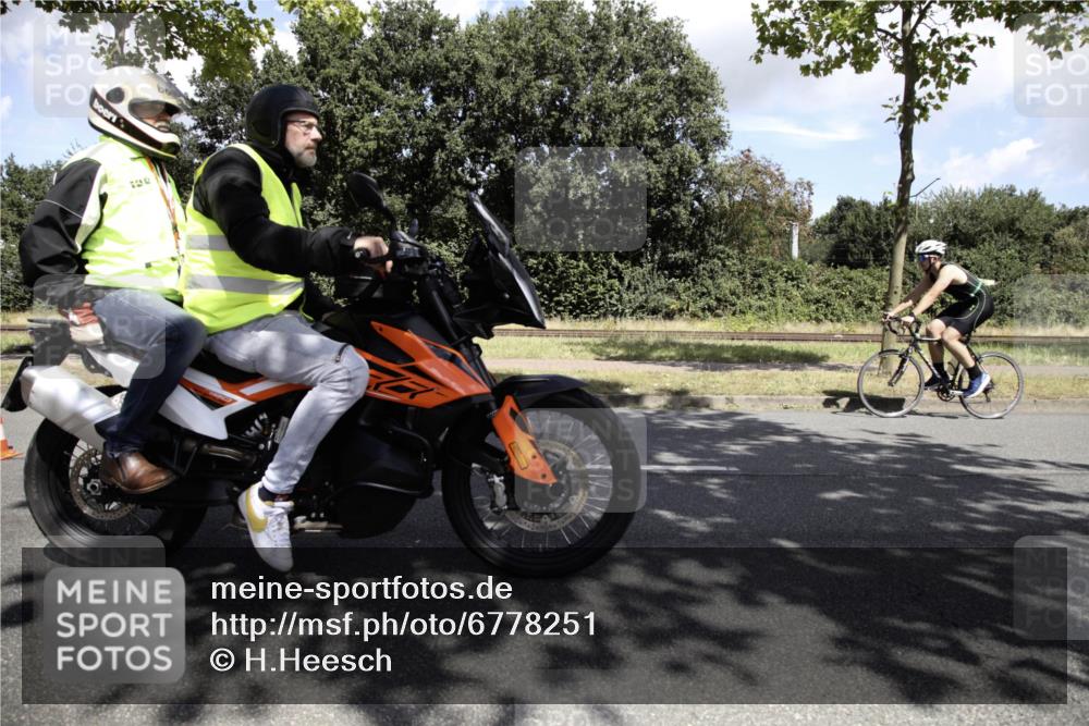 11.08.2024 - GEWOBA Citytriathlon Bremen H.Heesch http://msf.ph/oto/6778251 11.08.2024 13:08:10 Radfahren 252, 327, 333 meine-sportfotos.de