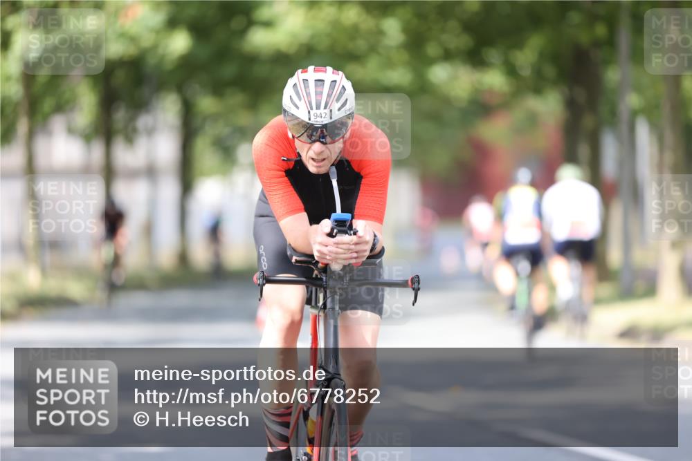 11.08.2024 - GEWOBA Citytriathlon Bremen H.Heesch http://msf.ph/oto/6778252 11.08.2024 11:46:33 Radfahren 703, 757, 768, 773, 798, 839, 843, 942, 1040 meine-sportfotos.de