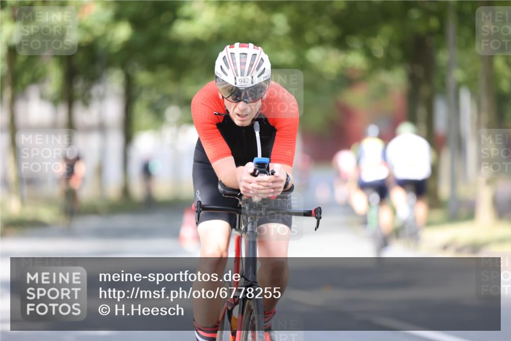 11.08.2024 - GEWOBA Citytriathlon Bremen H.Heesch http://msf.ph/oto/6778255 11.08.2024 11:46:33 Radfahren 703, 757, 768, 773, 798, 839, 843, 942, 1040 meine-sportfotos.de