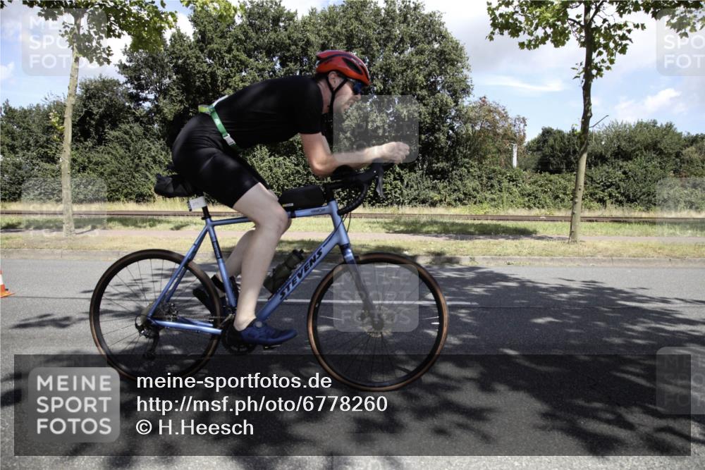11.08.2024 - GEWOBA Citytriathlon Bremen H.Heesch http://msf.ph/oto/6778260 11.08.2024 13:08:26 Radfahren 232, 239, 241, 253, 271 meine-sportfotos.de
