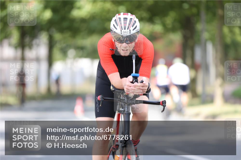 11.08.2024 - GEWOBA Citytriathlon Bremen H.Heesch http://msf.ph/oto/6778261 11.08.2024 11:46:33 Radfahren 703, 757, 768, 773, 798, 839, 843, 942, 1040 meine-sportfotos.de