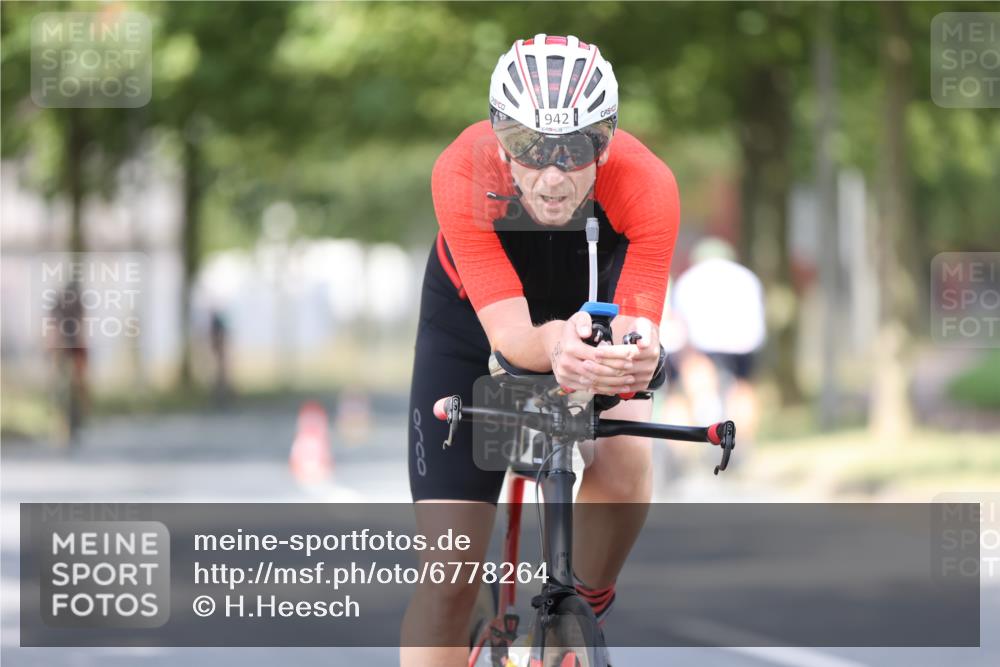 11.08.2024 - GEWOBA Citytriathlon Bremen H.Heesch http://msf.ph/oto/6778264 11.08.2024 11:46:33 Radfahren 703, 757, 768, 773, 798, 839, 843, 942, 1040 meine-sportfotos.de