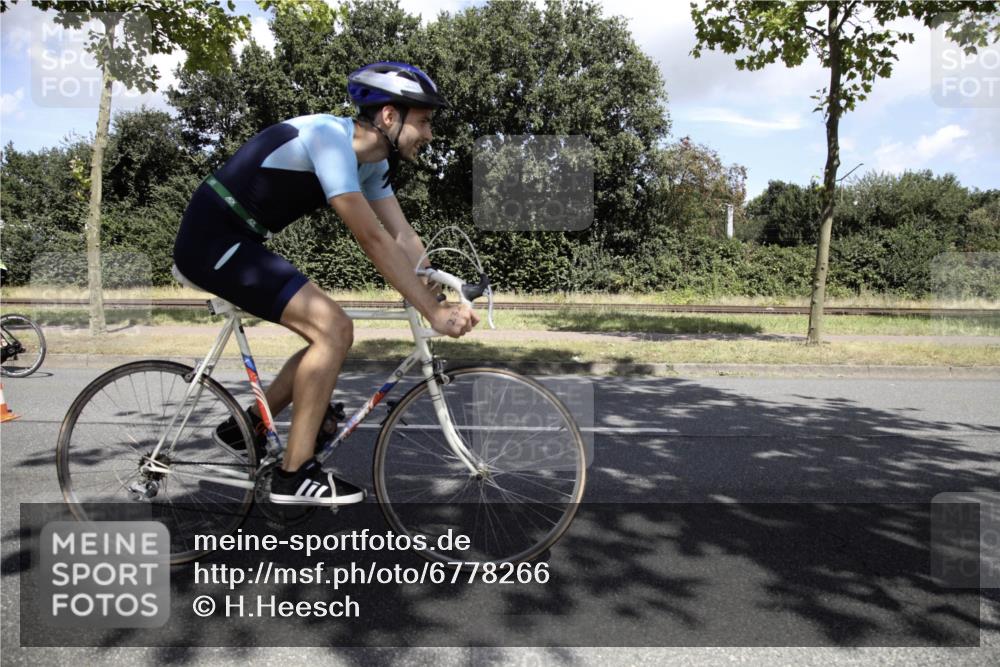 11.08.2024 - GEWOBA Citytriathlon Bremen H.Heesch http://msf.ph/oto/6778266 11.08.2024 13:08:32 Radfahren 232, 239, 241, 253, 271, xxx, 501 meine-sportfotos.de