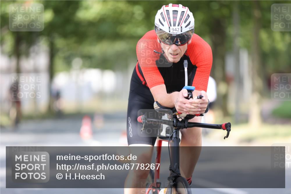 11.08.2024 - GEWOBA Citytriathlon Bremen H.Heesch http://msf.ph/oto/6778267 11.08.2024 11:46:33 Radfahren 703, 757, 768, 773, 798, 839, 843, 942, 1040 meine-sportfotos.de
