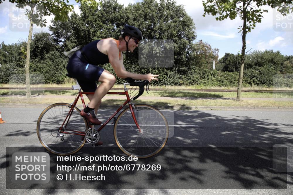 11.08.2024 - GEWOBA Citytriathlon Bremen H.Heesch http://msf.ph/oto/6778269 11.08.2024 13:08:35 Radfahren 232, 239, 241, 253, 271, xxx, 501 meine-sportfotos.de