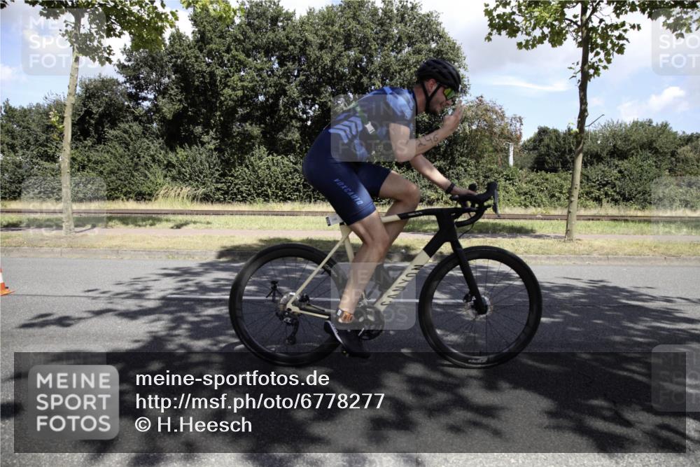 11.08.2024 - GEWOBA Citytriathlon Bremen H.Heesch http://msf.ph/oto/6778277 11.08.2024 13:08:54 Radfahren 201, 208, 209, 246, 297, 317, 334, xxx, 501 meine-sportfotos.de