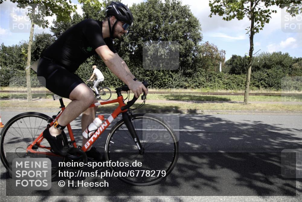 11.08.2024 - GEWOBA Citytriathlon Bremen H.Heesch http://msf.ph/oto/6778279 11.08.2024 13:08:55 Radfahren 201, 208, 209, 246, 297, 317, 334, xxx, 501 meine-sportfotos.de