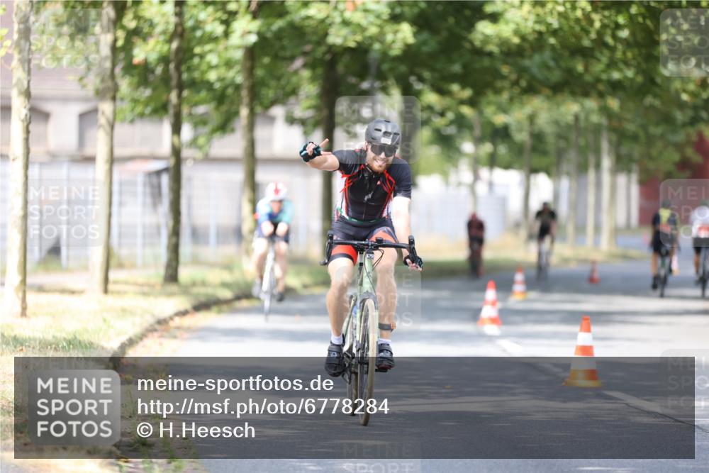 11.08.2024 - GEWOBA Citytriathlon Bremen H.Heesch http://msf.ph/oto/6778284 11.08.2024 11:46:36 Radfahren 703, 757, 768, 773, 798, 839, 843, 942, 1040 meine-sportfotos.de