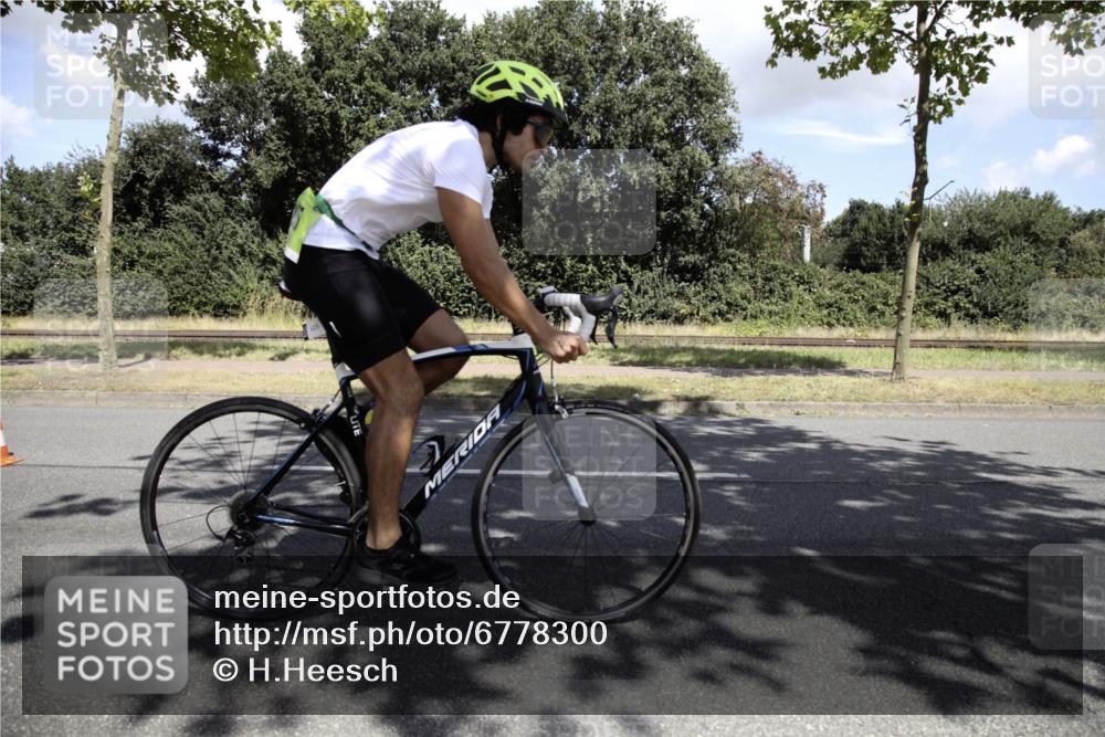 11.08.2024 - GEWOBA Citytriathlon Bremen H.Heesch http://msf.ph/oto/6778300 11.08.2024 13:09:12 Radfahren 201, 208, 216, 291, 304, 317, 325, 456, 481 meine-sportfotos.de