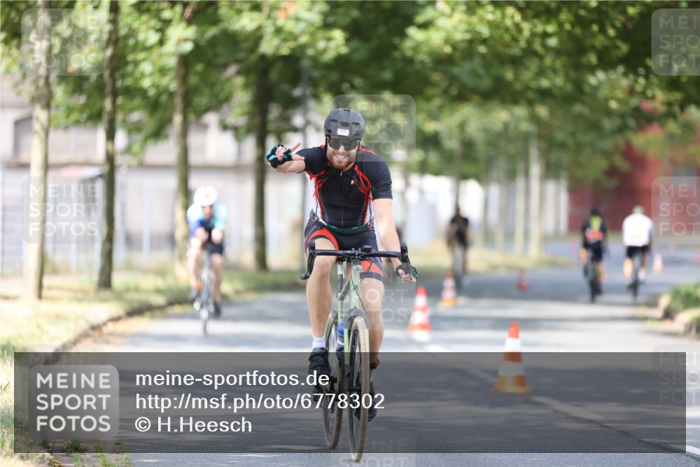 11.08.2024 - GEWOBA Citytriathlon Bremen H.Heesch http://msf.ph/oto/6778302 11.08.2024 11:46:36 Radfahren 703, 757, 768, 773, 798, 839, 843, 942, 1040 meine-sportfotos.de