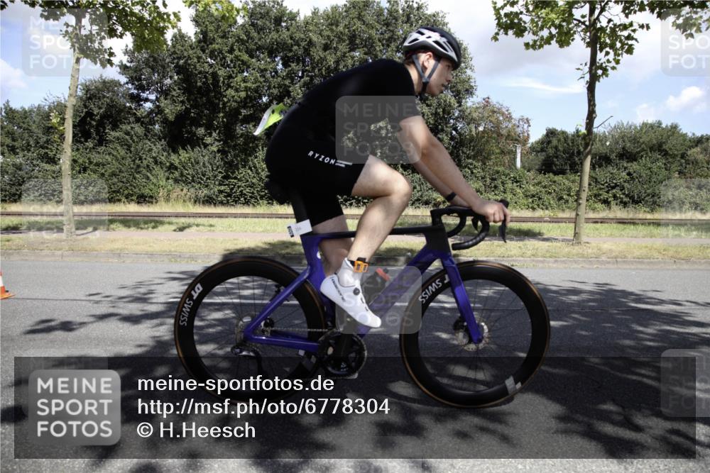 11.08.2024 - GEWOBA Citytriathlon Bremen H.Heesch http://msf.ph/oto/6778304 11.08.2024 13:09:20 Radfahren 216, 291, 298, 304, 325, 456, 481 meine-sportfotos.de