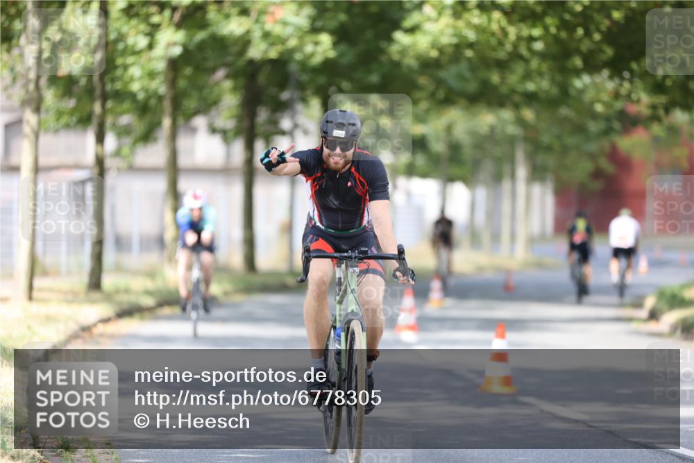 11.08.2024 - GEWOBA Citytriathlon Bremen H.Heesch http://msf.ph/oto/6778305 11.08.2024 11:46:37 Radfahren 703, 757, 768, 773, 798, 839, 843, 942, 1040 meine-sportfotos.de