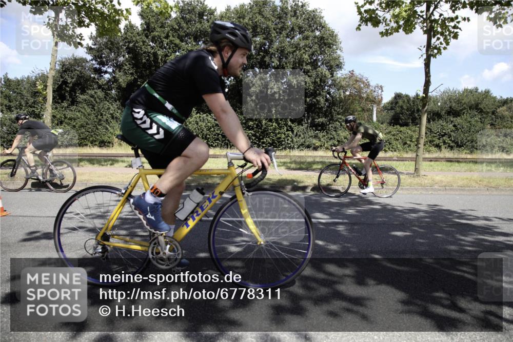 11.08.2024 - GEWOBA Citytriathlon Bremen H.Heesch http://msf.ph/oto/6778311 11.08.2024 13:09:25 Radfahren 216, 291, 298, 304, 456 meine-sportfotos.de