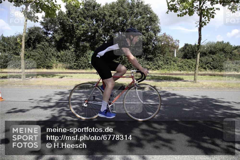 11.08.2024 - GEWOBA Citytriathlon Bremen H.Heesch http://msf.ph/oto/6778314 11.08.2024 13:09:33 Radfahren 291, 298, 304, 456, 468, 537 meine-sportfotos.de