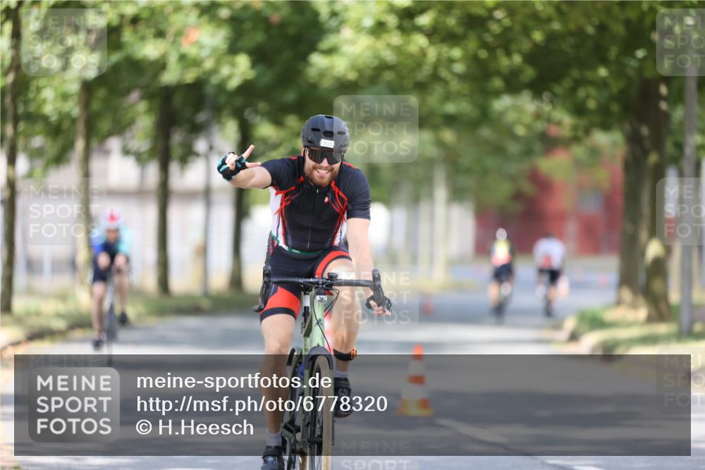 11.08.2024 - GEWOBA Citytriathlon Bremen H.Heesch http://msf.ph/oto/6778320 11.08.2024 11:46:37 Radfahren 703, 757, 768, 773, 798, 839, 843, 942, 1040 meine-sportfotos.de