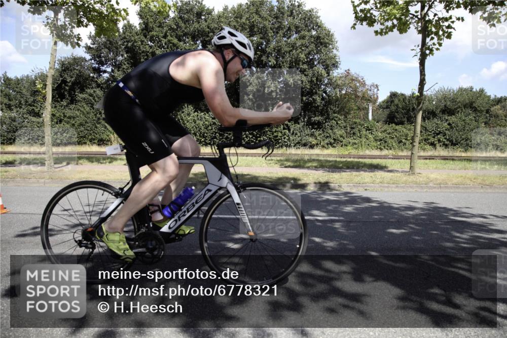 11.08.2024 - GEWOBA Citytriathlon Bremen H.Heesch http://msf.ph/oto/6778321 11.08.2024 13:09:42 Radfahren 288, 468, 471, 537 meine-sportfotos.de