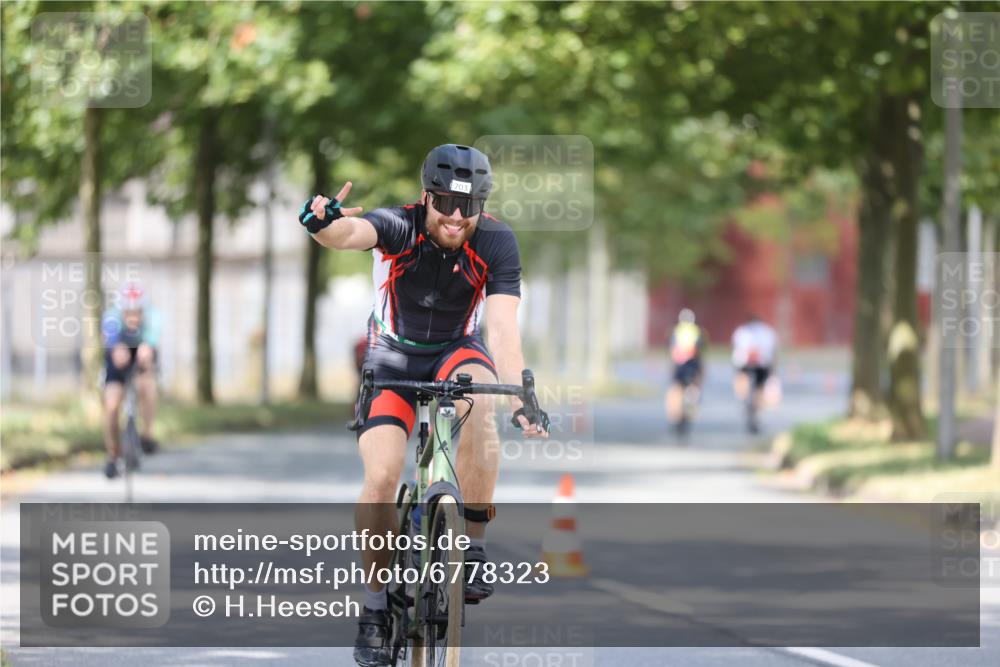 11.08.2024 - GEWOBA Citytriathlon Bremen H.Heesch http://msf.ph/oto/6778323 11.08.2024 11:46:37 Radfahren 703, 757, 768, 773, 798, 839, 843, 942, 1040 meine-sportfotos.de