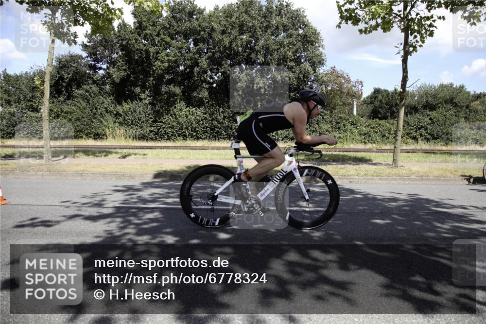 11.08.2024 - GEWOBA Citytriathlon Bremen H.Heesch http://msf.ph/oto/6778324 11.08.2024 13:09:47 Radfahren 264, 288, 336, 468, 471, 537 meine-sportfotos.de