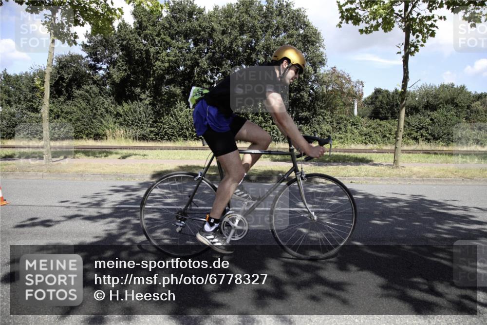 11.08.2024 - GEWOBA Citytriathlon Bremen H.Heesch http://msf.ph/oto/6778327 11.08.2024 13:09:55 Radfahren 264, 288, 336, 471 meine-sportfotos.de