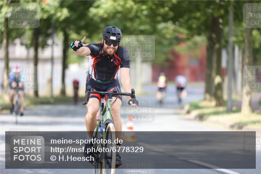 11.08.2024 - GEWOBA Citytriathlon Bremen H.Heesch http://msf.ph/oto/6778329 11.08.2024 11:46:37 Radfahren 703, 757, 768, 773, 798, 839, 843, 942, 1040 meine-sportfotos.de