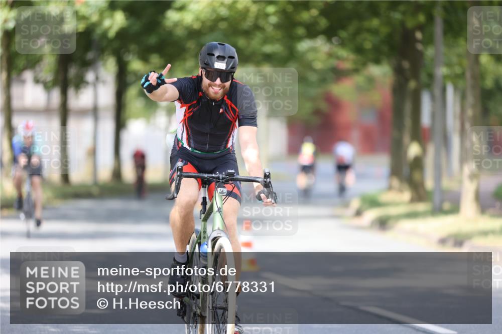 11.08.2024 - GEWOBA Citytriathlon Bremen H.Heesch http://msf.ph/oto/6778331 11.08.2024 11:46:37 Radfahren 703, 757, 768, 773, 798, 839, 843, 942, 1040 meine-sportfotos.de