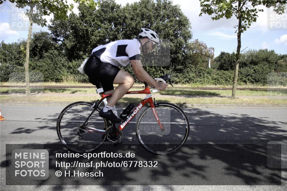 11.08.2024 - GEWOBA Citytriathlon Bremen H.Heesch http://msf.ph/oto/6778332 11.08.2024 13:10:00 Radfahren 264, 288, 300, 336 meine-sportfotos.de