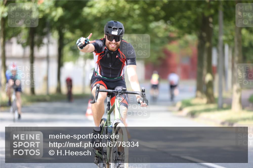 11.08.2024 - GEWOBA Citytriathlon Bremen H.Heesch http://msf.ph/oto/6778334 11.08.2024 11:46:37 Radfahren 703, 757, 768, 773, 798, 839, 843, 942, 1040 meine-sportfotos.de