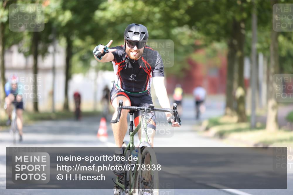 11.08.2024 - GEWOBA Citytriathlon Bremen H.Heesch http://msf.ph/oto/6778338 11.08.2024 11:46:37 Radfahren 703, 757, 768, 773, 798, 839, 843, 942, 1040 meine-sportfotos.de