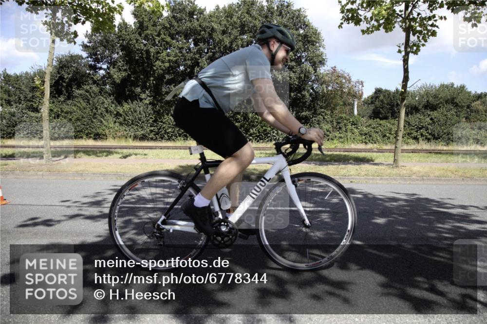11.08.2024 - GEWOBA Citytriathlon Bremen H.Heesch http://msf.ph/oto/6778344 11.08.2024 13:10:21 Radfahren 215, 222, 280, 285, 287, 300, 338, 339, 460, 1006 meine-sportfotos.de