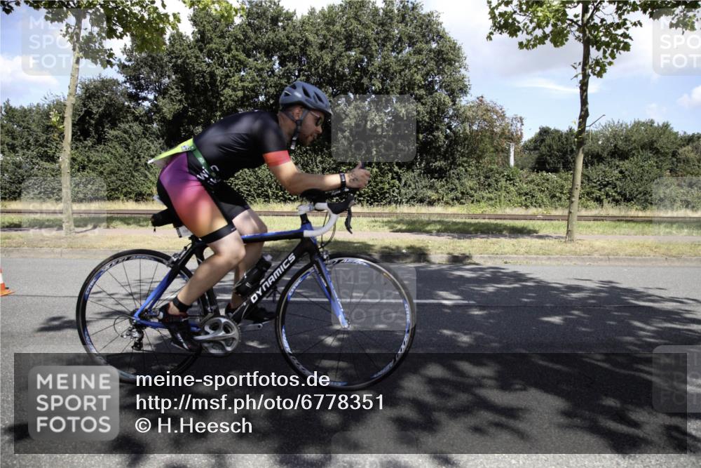 11.08.2024 - GEWOBA Citytriathlon Bremen H.Heesch http://msf.ph/oto/6778351 11.08.2024 13:10:26 Radfahren 205, 206, 215, 222, 259, 280, 285, 287, 338, 339, 460, 1006 meine-sportfotos.de