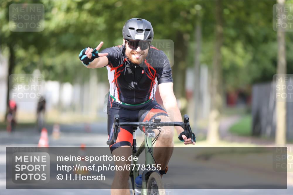 11.08.2024 - GEWOBA Citytriathlon Bremen H.Heesch http://msf.ph/oto/6778355 11.08.2024 11:46:37 Radfahren 703, 757, 768, 773, 798, 839, 843, 942, 1040 meine-sportfotos.de